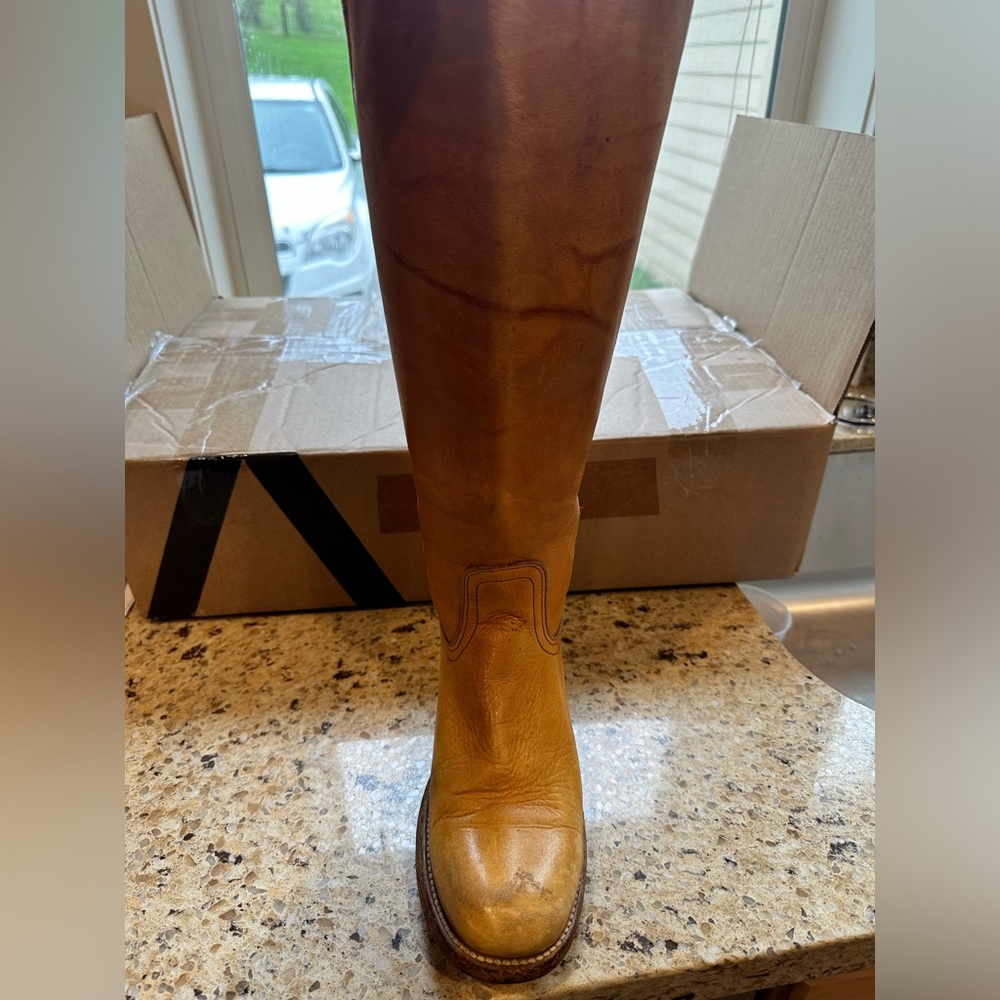 Frye campus boots size 10B (narrow)